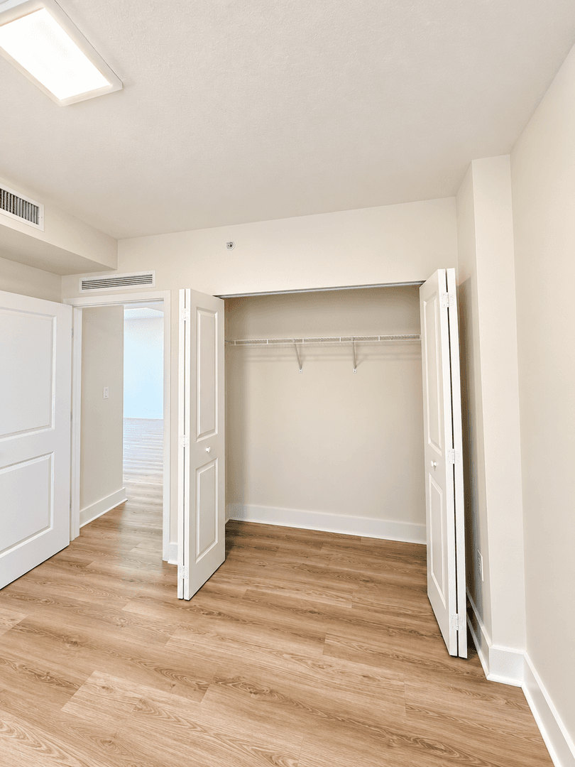 Miami Apartment: 401 SW 17th Ave