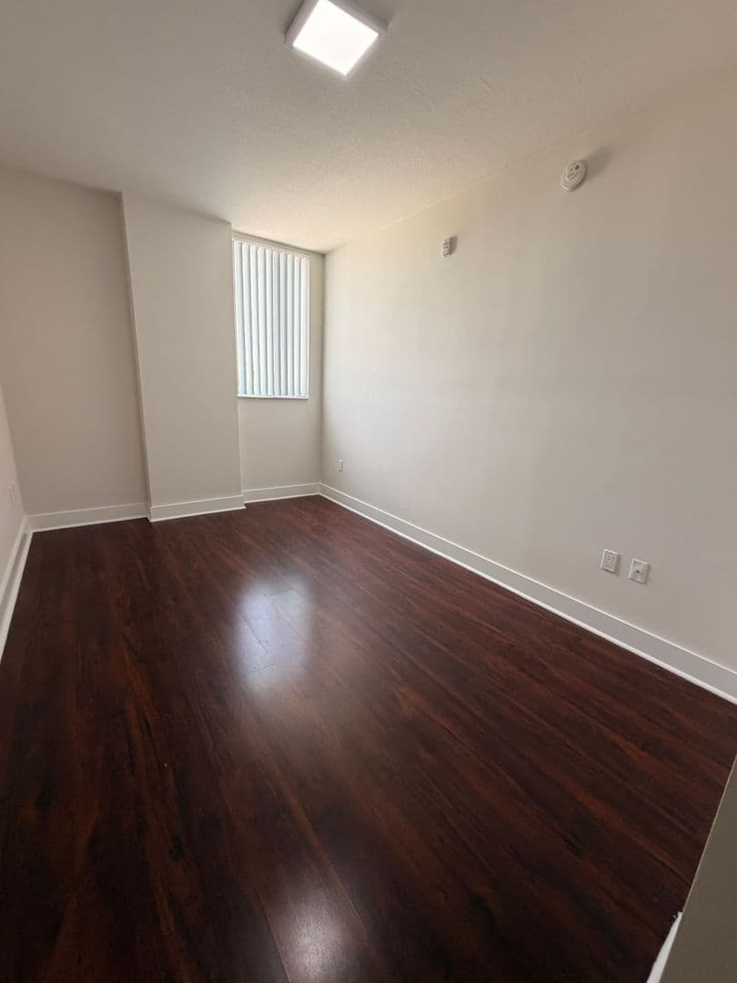Miami Apartment: 401 SW 17th Ave