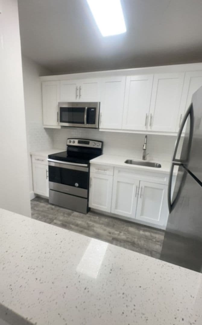 Miami Apartment: 220 SW 17 Ct