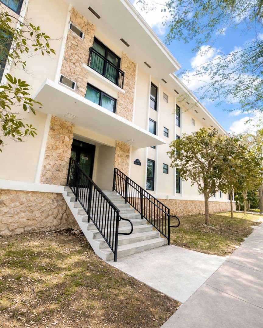 Coral Gables Apartment: 110 Sidonia Ave