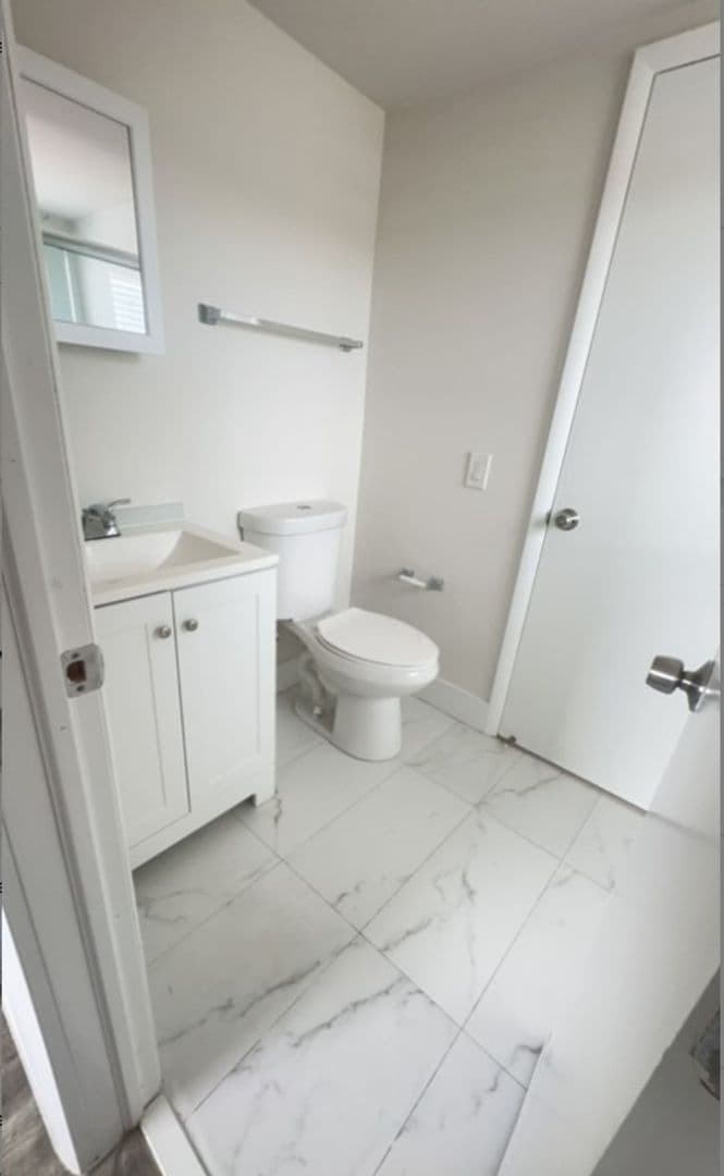 Miami Apartment: 220 SW 17 Ct