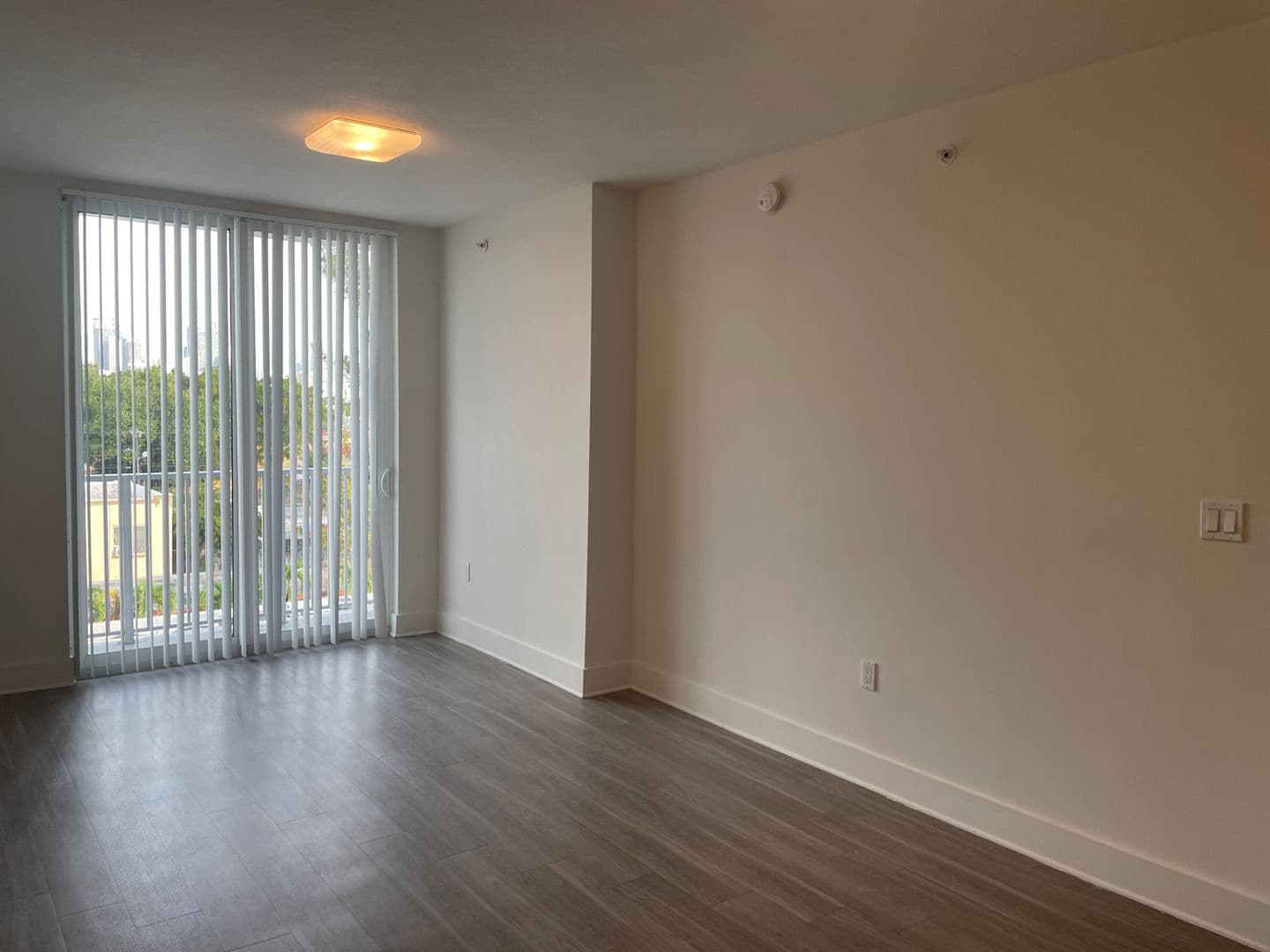 Miami Apartment: 401 SW 17th Ave