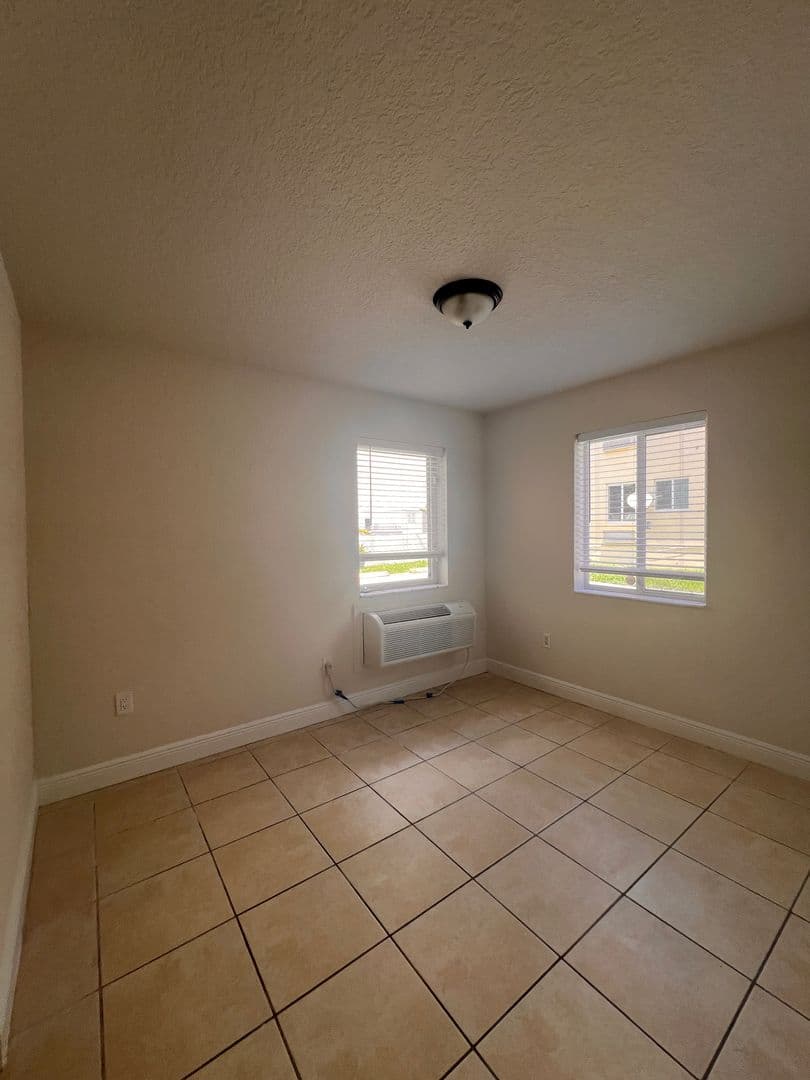Coral Gables Apartment: Menores Ave