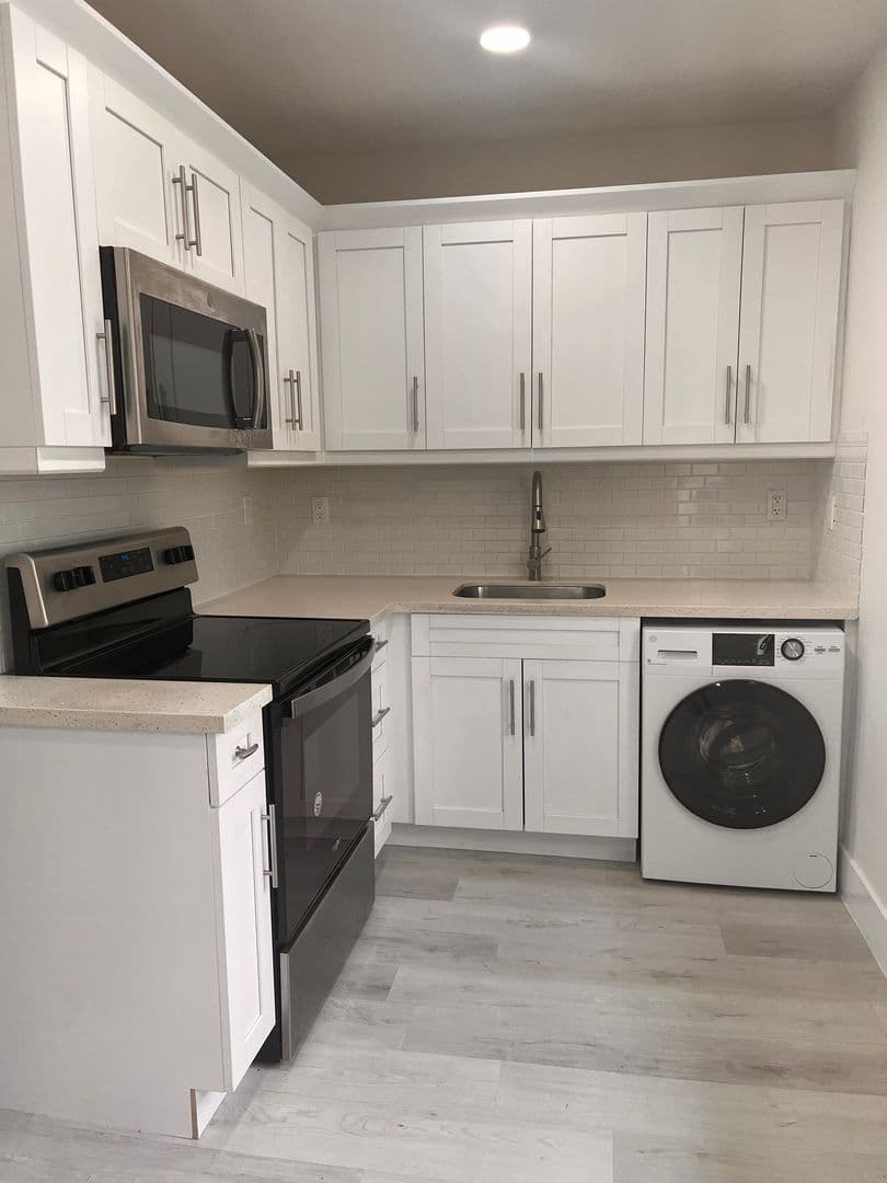 Coral Gables Apartment: Menores Ave