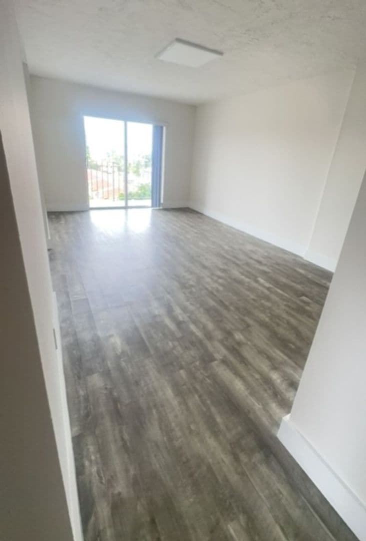 Miami Apartment: 220 SW 17 Ct