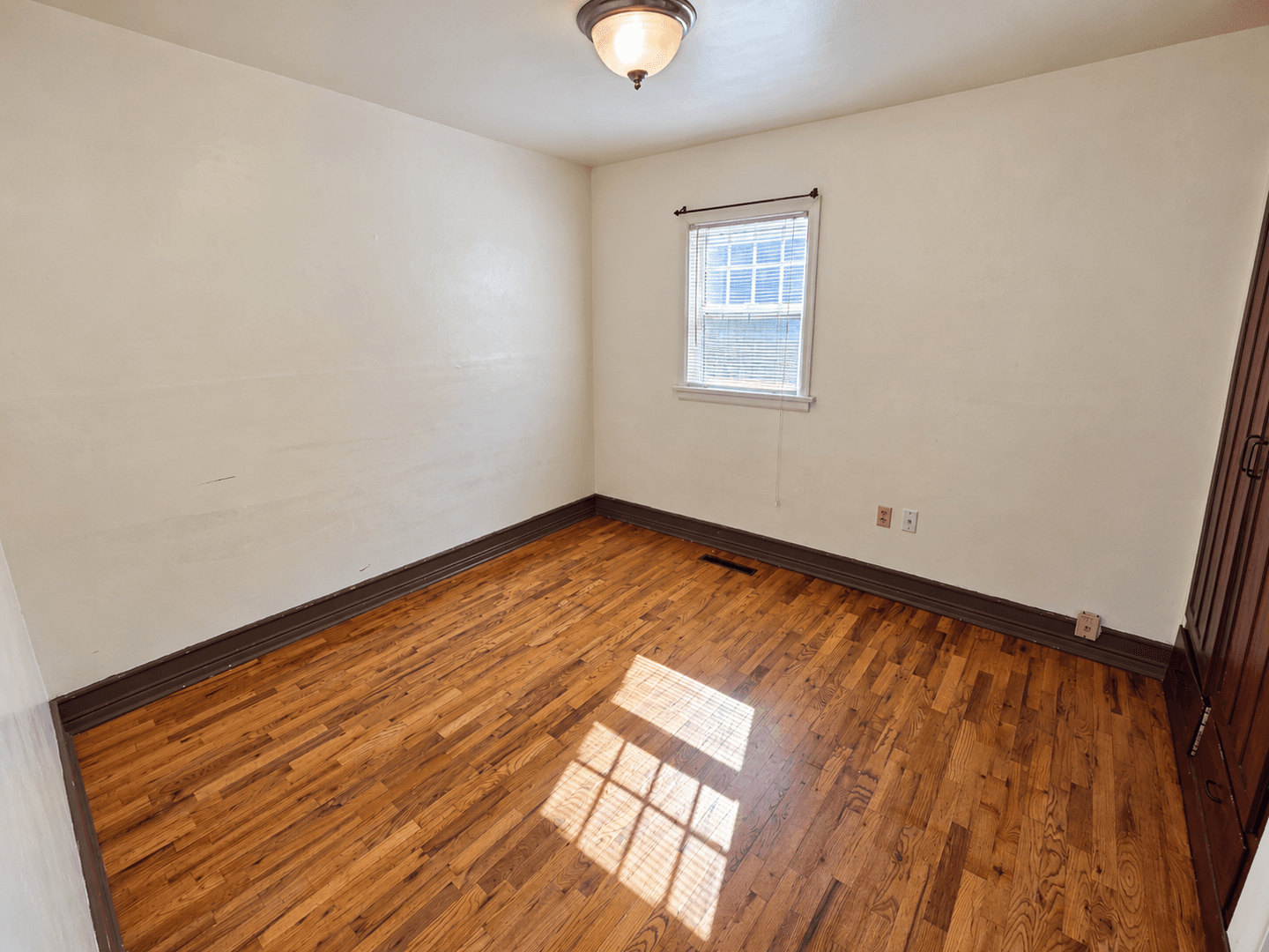 Nampa House: 707 11th Ave S