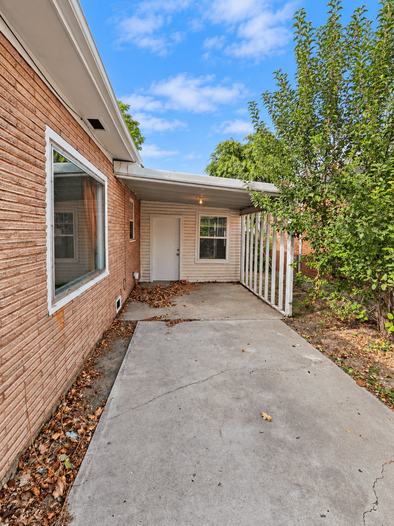 Nampa House: 707 11th Ave S