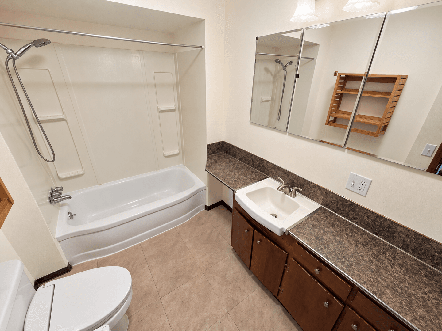 Nampa House: 707 11th Ave S