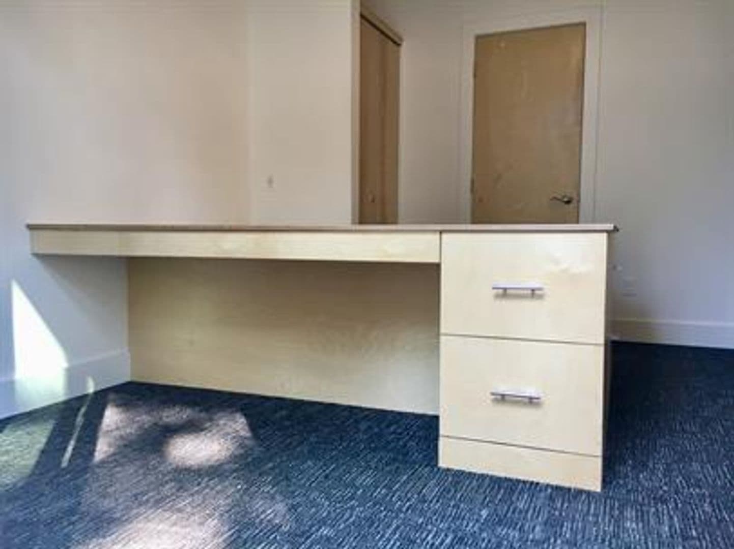 Moscow Apartment: 506 South Almon Street
