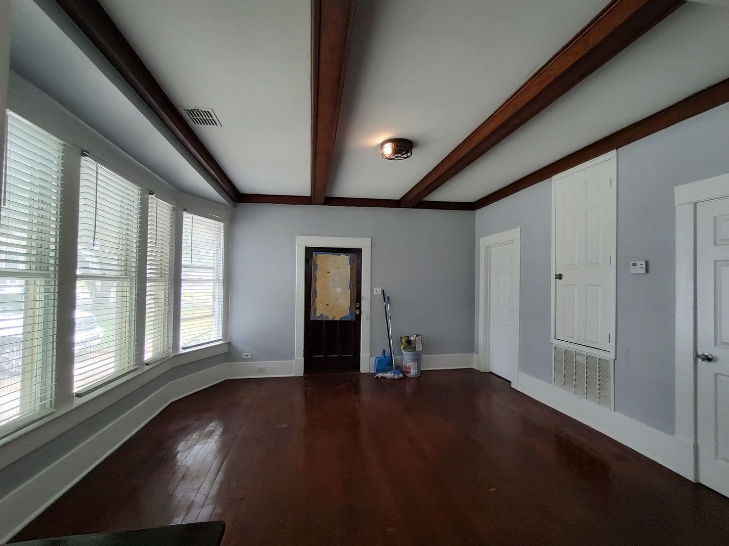 San Antonio House: 826 W Russell Pl