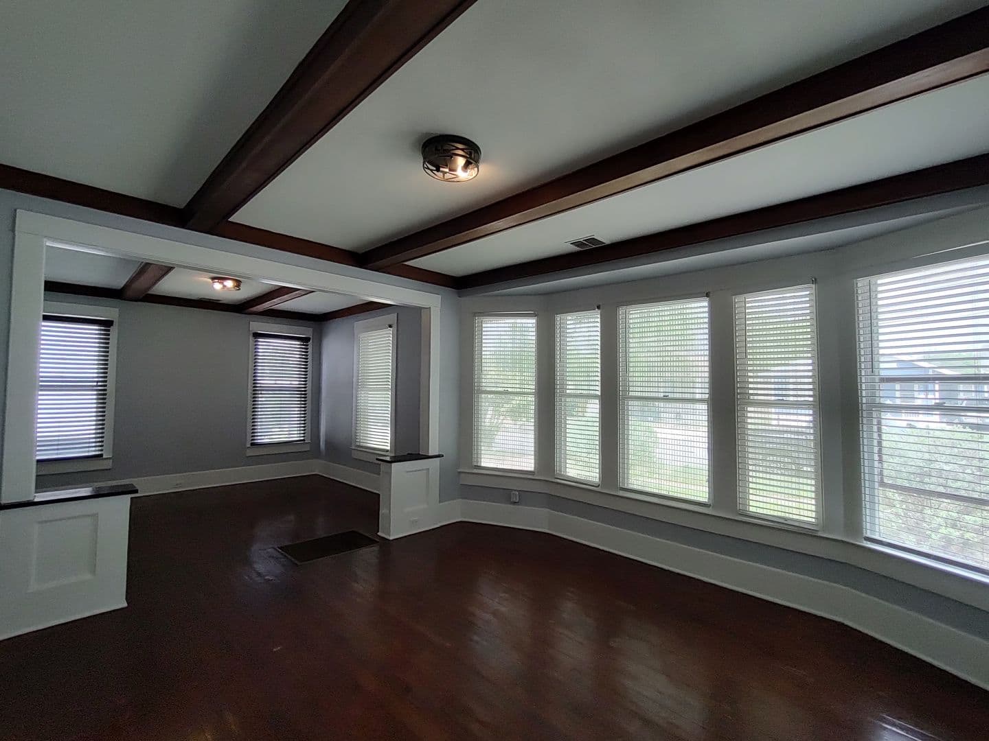 San Antonio House: 826 W Russell Pl