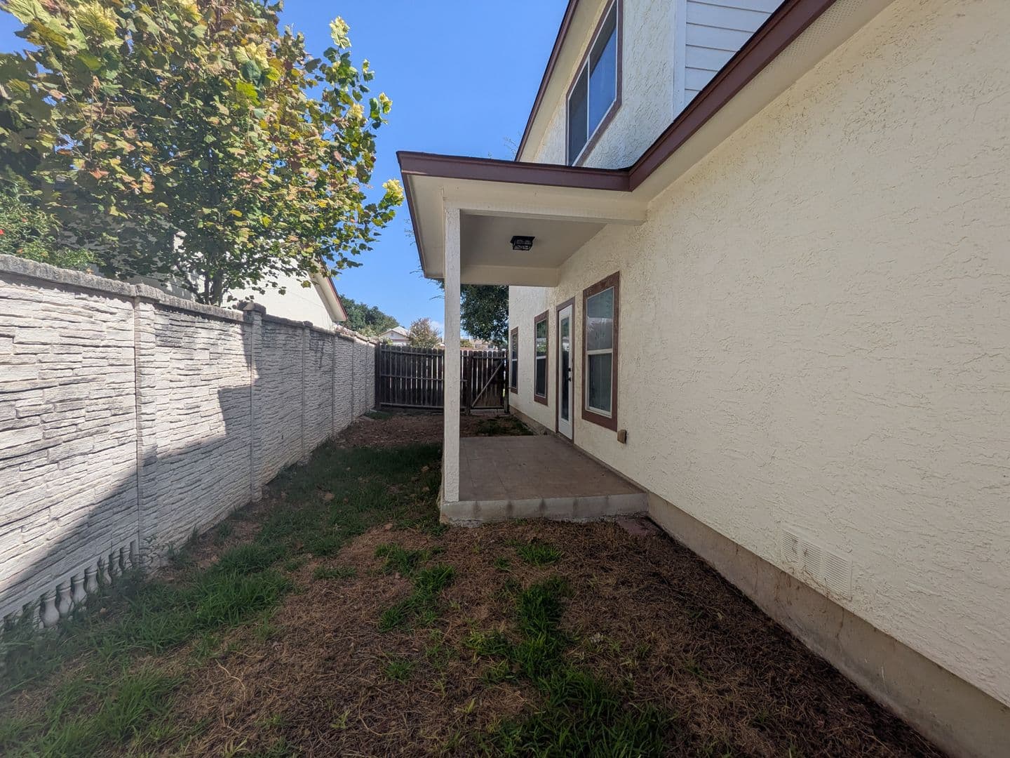 San Antonio Townhome: 5826 Grandwood Dr