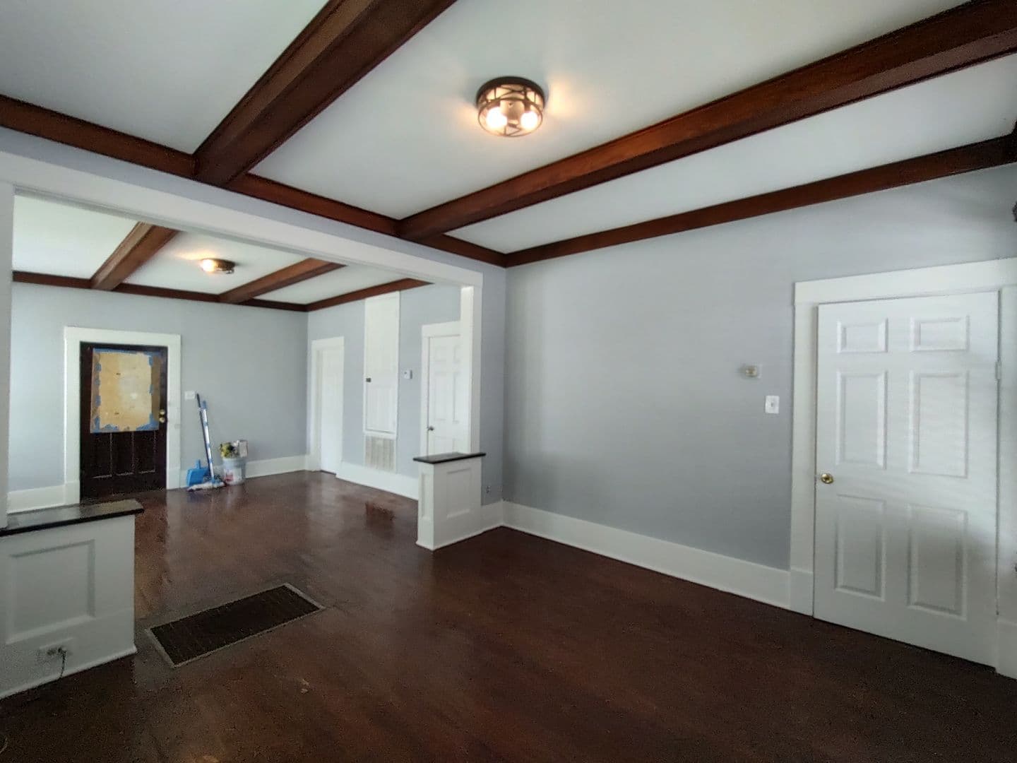 San Antonio House: 826 W Russell Pl