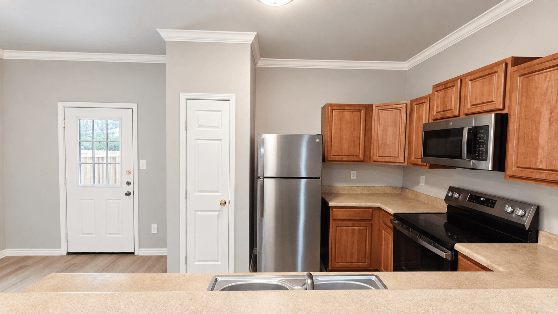 San Antonio Townhome: 5011 Summit Wood #2