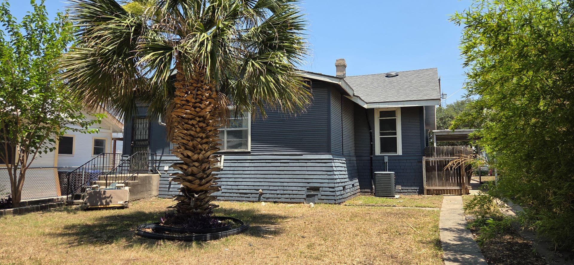 San Antonio House: 826 W Russell Pl