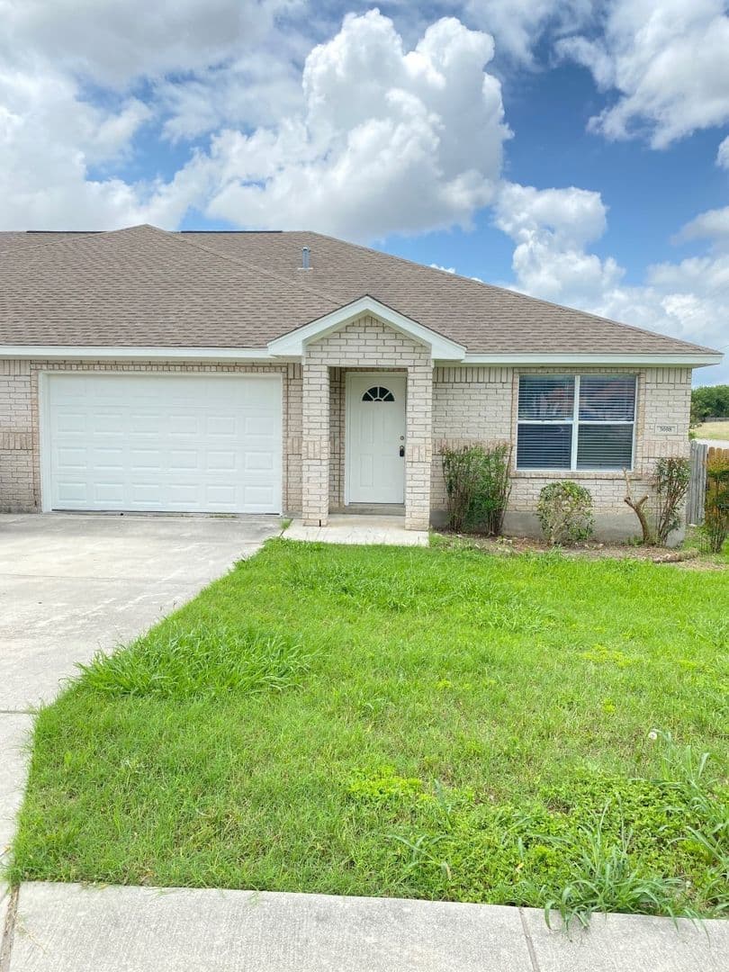 New Braunfels House: 3008 Pine Valley