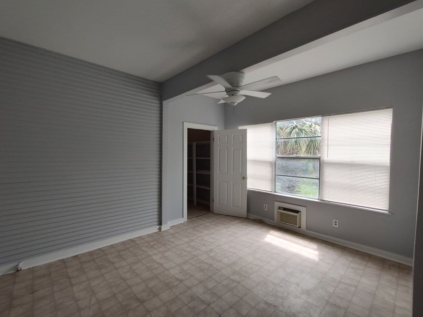 San Antonio House: 826 W Russell Pl