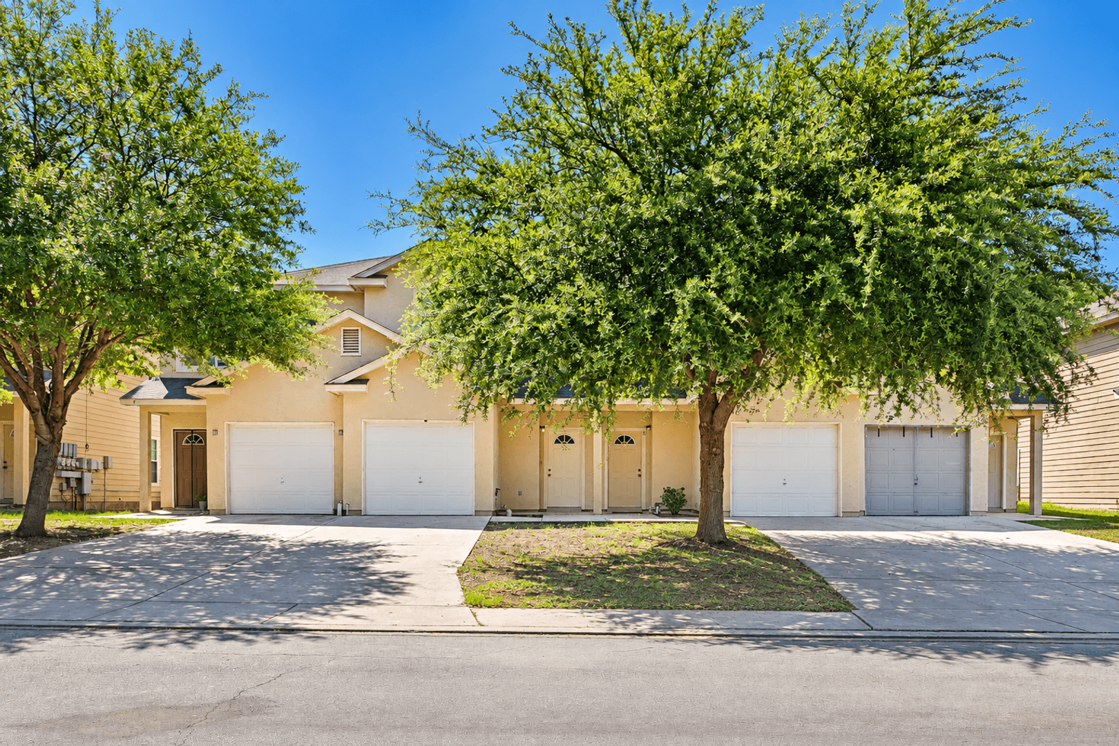 San Antonio Townhome: 7810 Kingsbury Wood