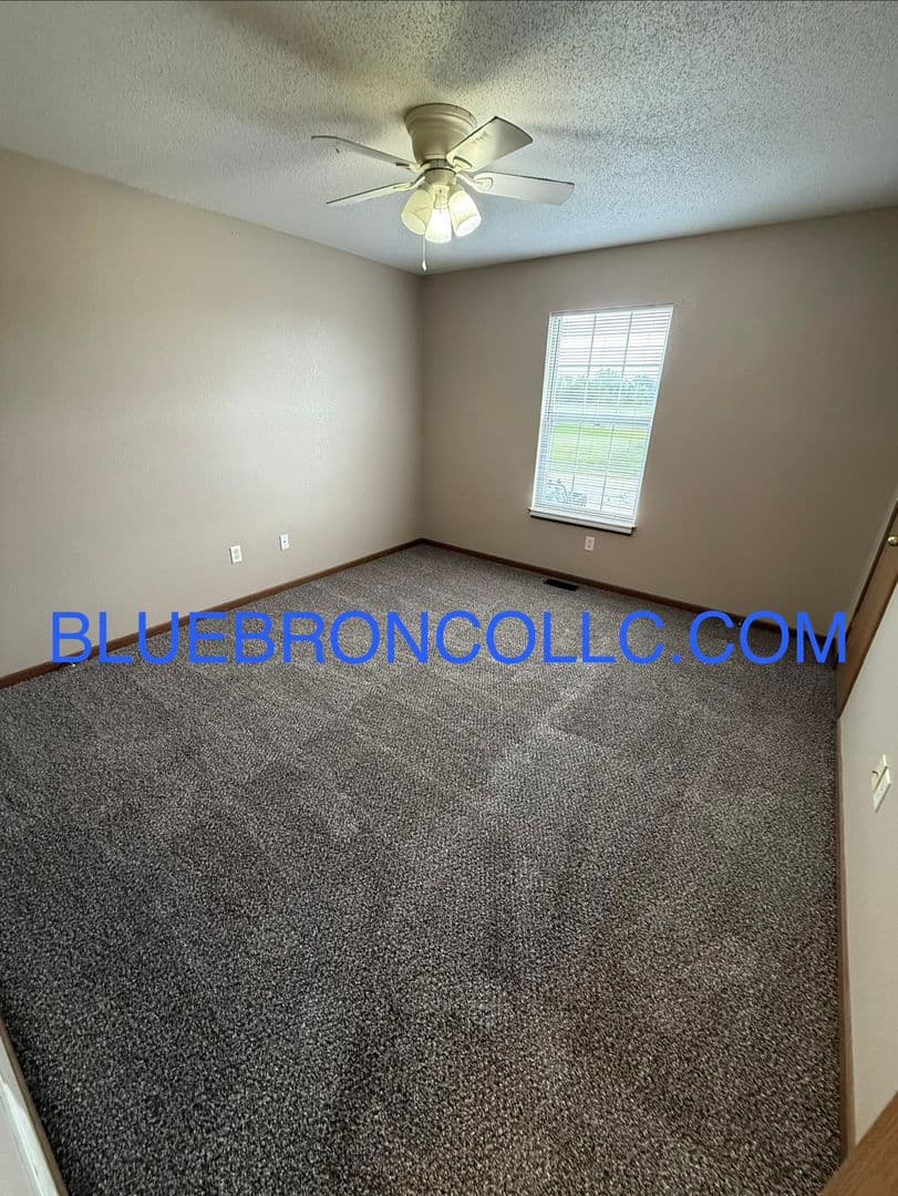 Peculiar Townhome: 613 Willow Ln - B