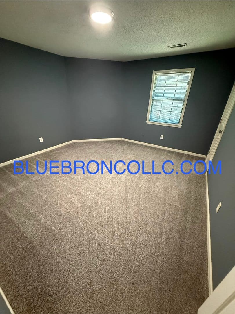 Lee's Summit Townhome: 101 SW Oxford Place