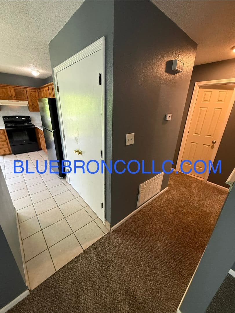 Raymore Townhome: 206 Sky Vue Dr. - C
