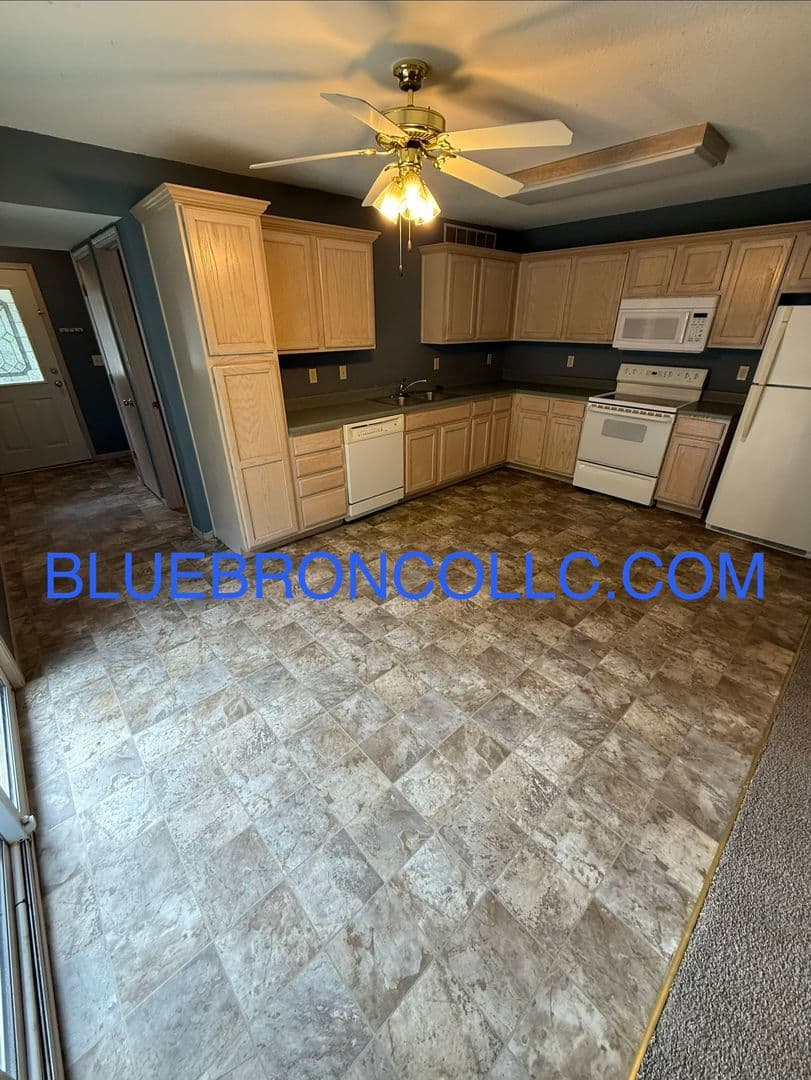 Lee's Summit Townhome: 220 SE Florence Ave