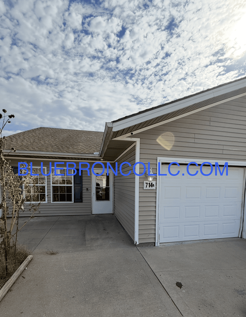 Peculiar Multiplex: 714 Meadow Ln