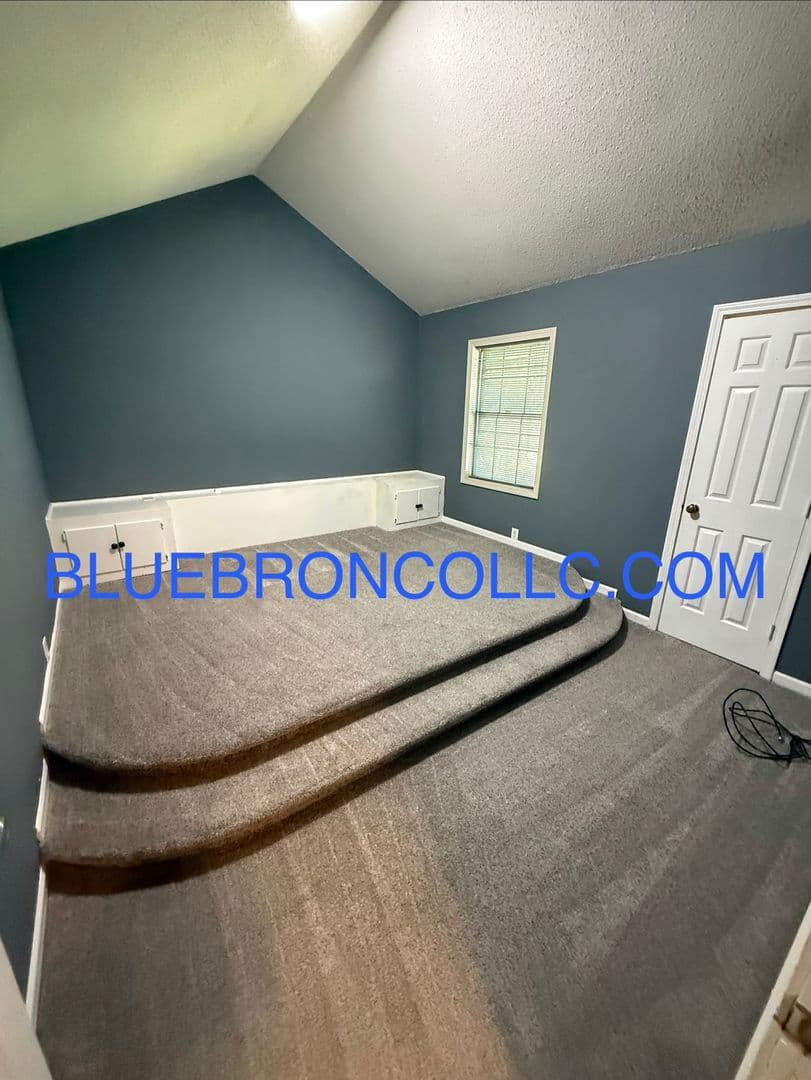 Lee's Summit Townhome: 101 SW Oxford Place