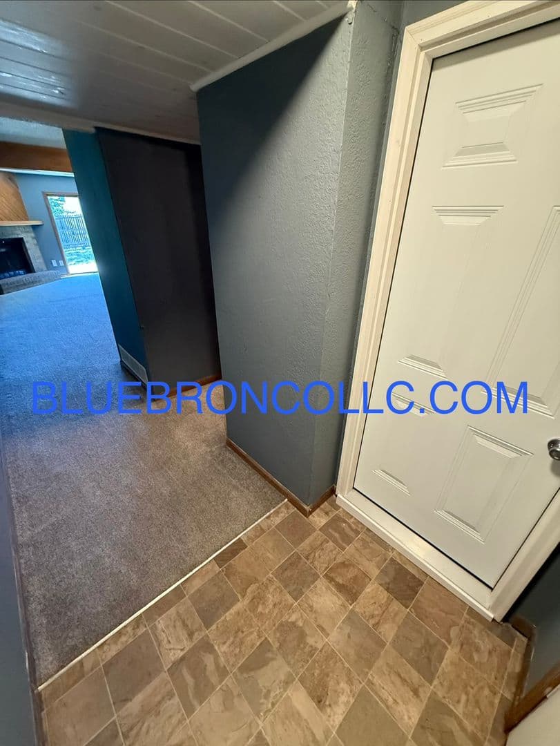 Lee's Summit Townhome: 101 SW Oxford Place
