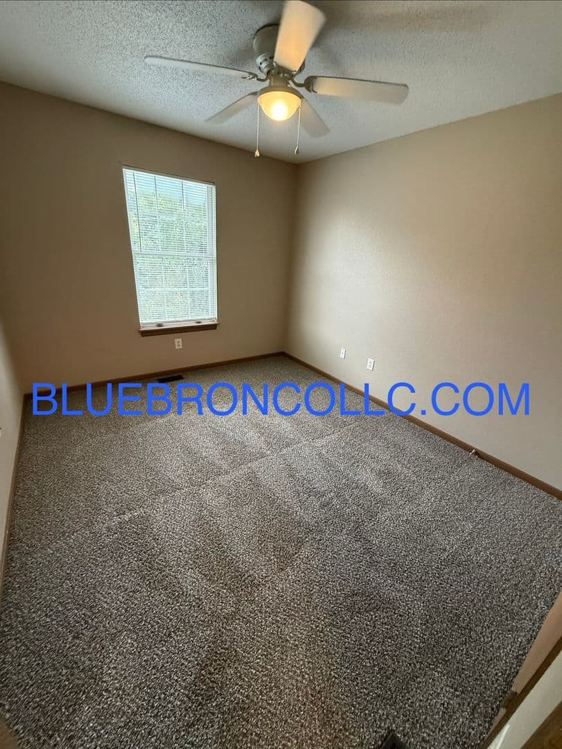 Peculiar Townhome: 613 Willow Ln - B