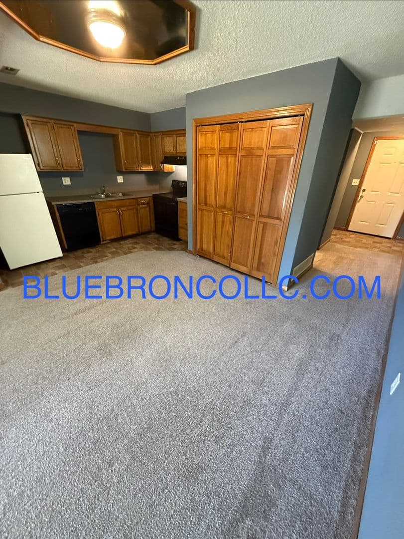Lee's Summit Townhome: 101 SW Oxford Place