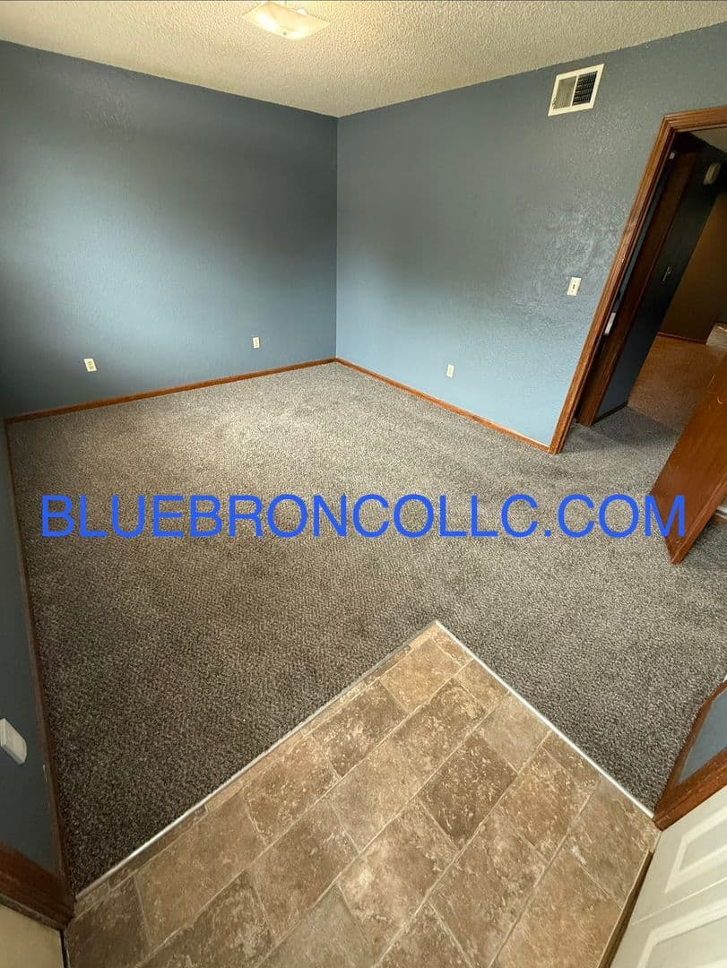 Blue Springs Apartment: 159 NW Vesper St