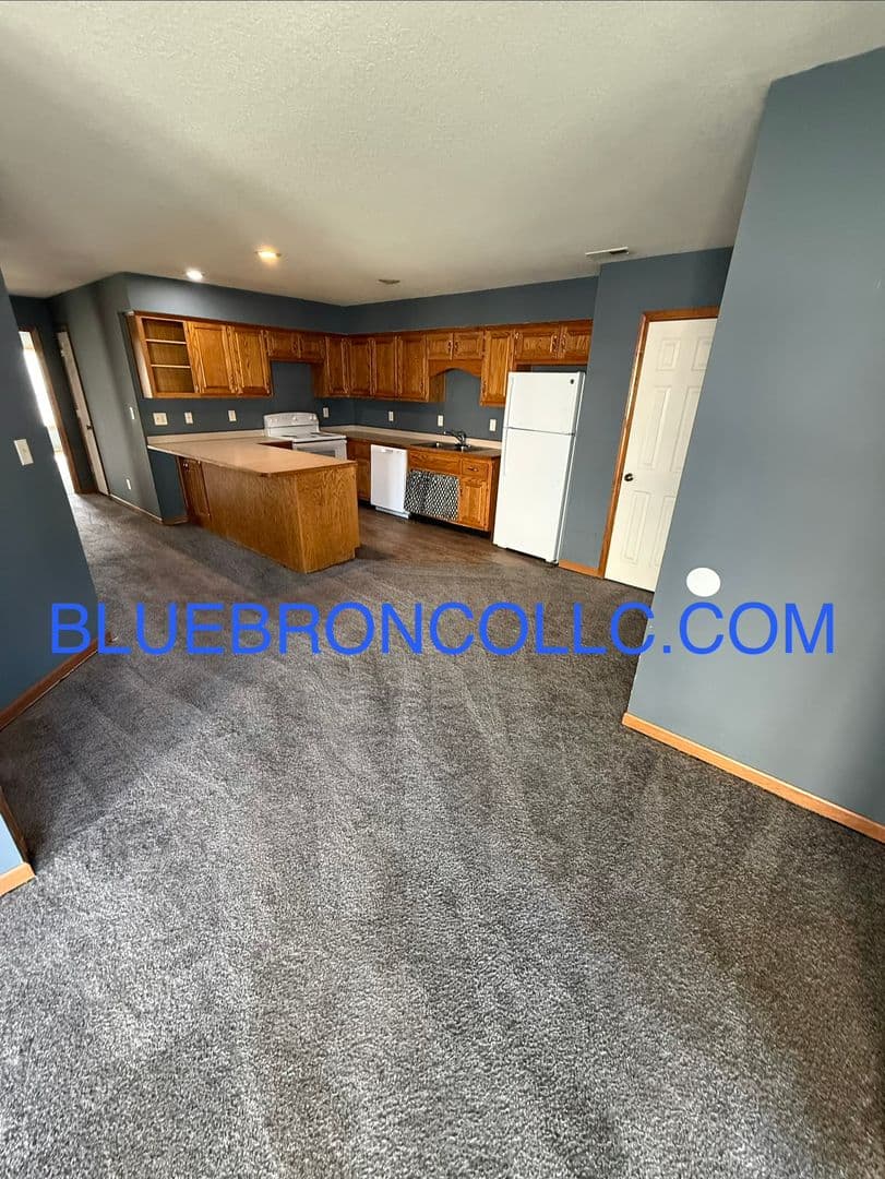 Peculiar Multiplex: 714 Meadow Ln