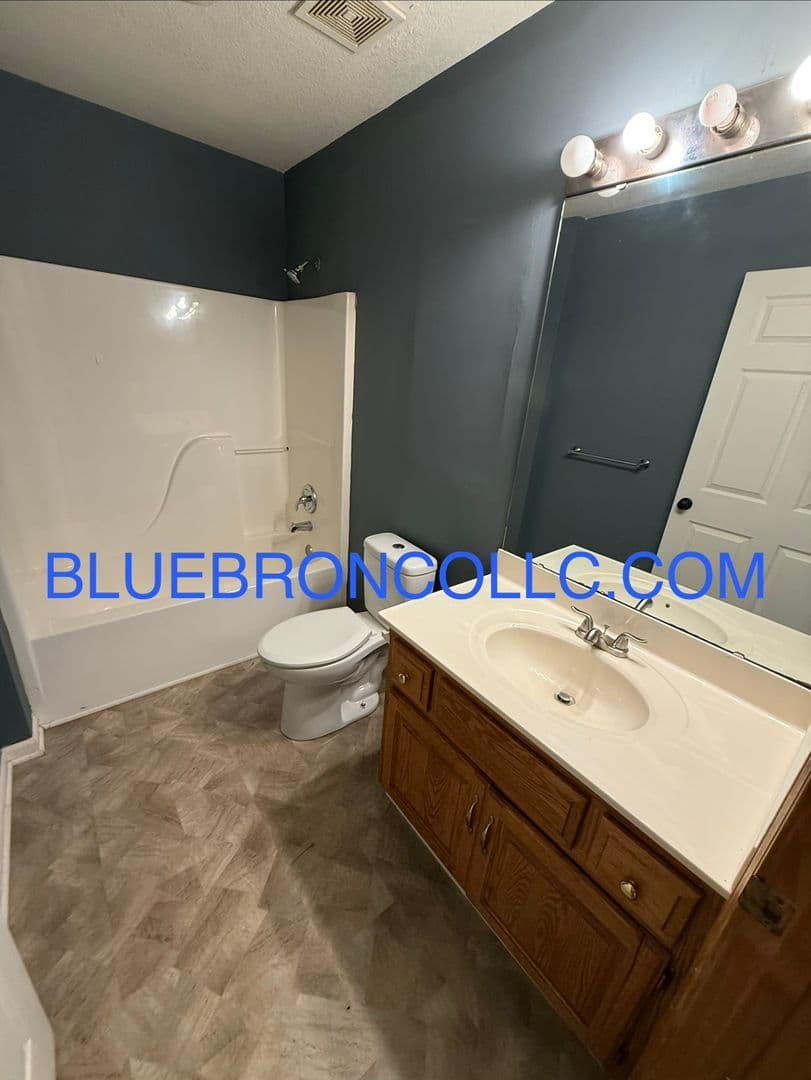 Peculiar Multiplex: 714 Meadow Ln