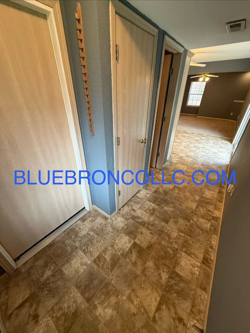 Lee's Summit Townhome: 220 SE Florence Ave