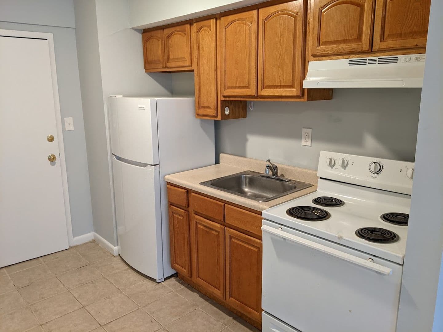 Ansonia Apartment: 15 West Main St