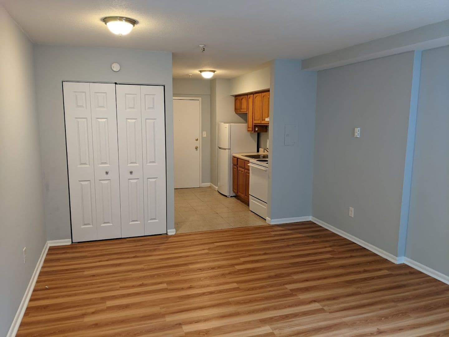 Ansonia Apartment: 15 West Main St