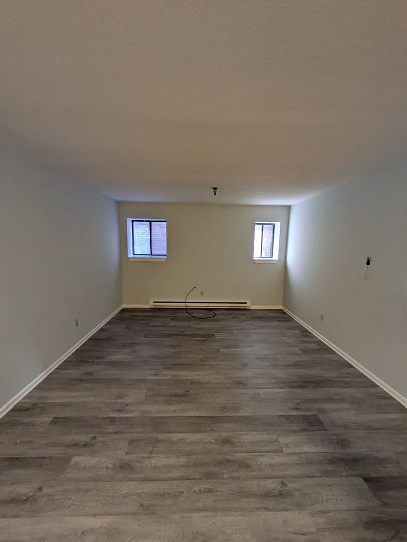 Ansonia Apartment: 15 West Main St