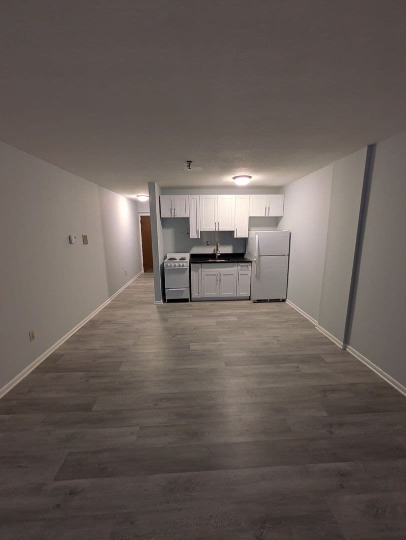 Ansonia Apartment: 15 West Main St