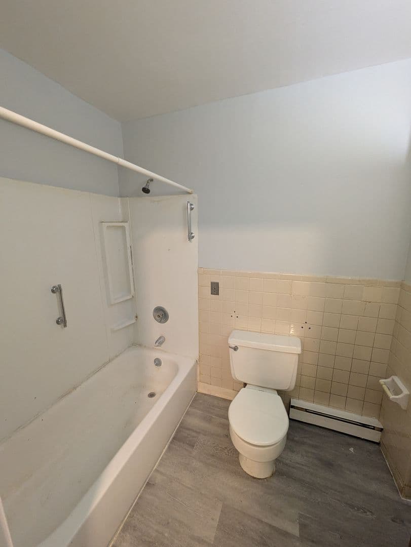 Ansonia Apartment: 15 West Main St