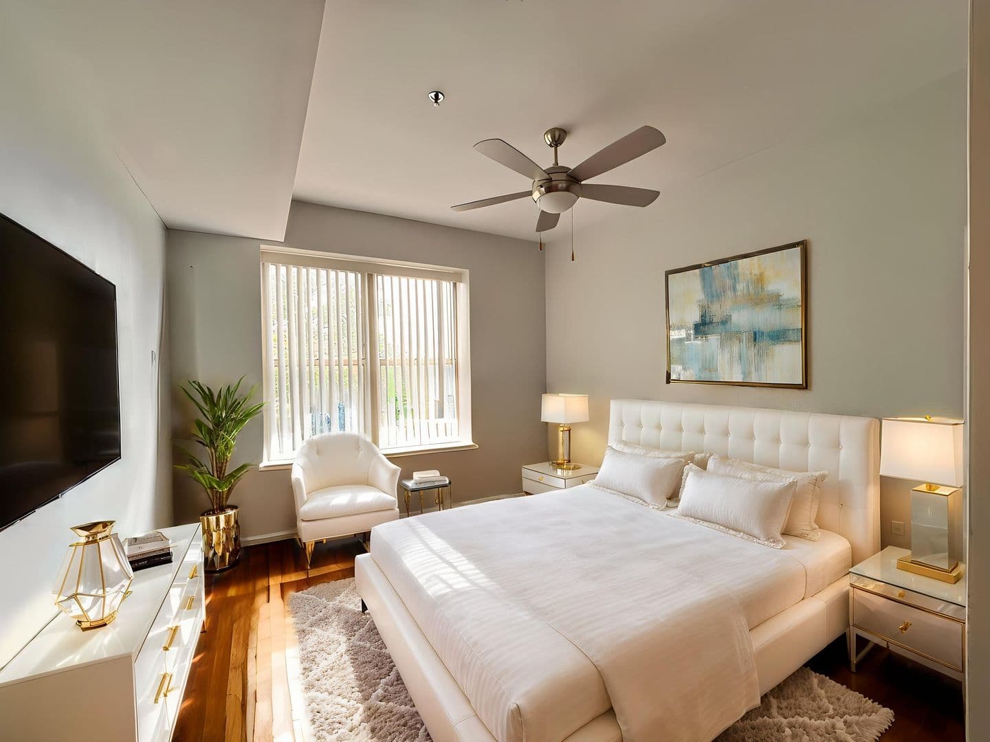 Chicago Apartment: 405 E Oakwood Blvd