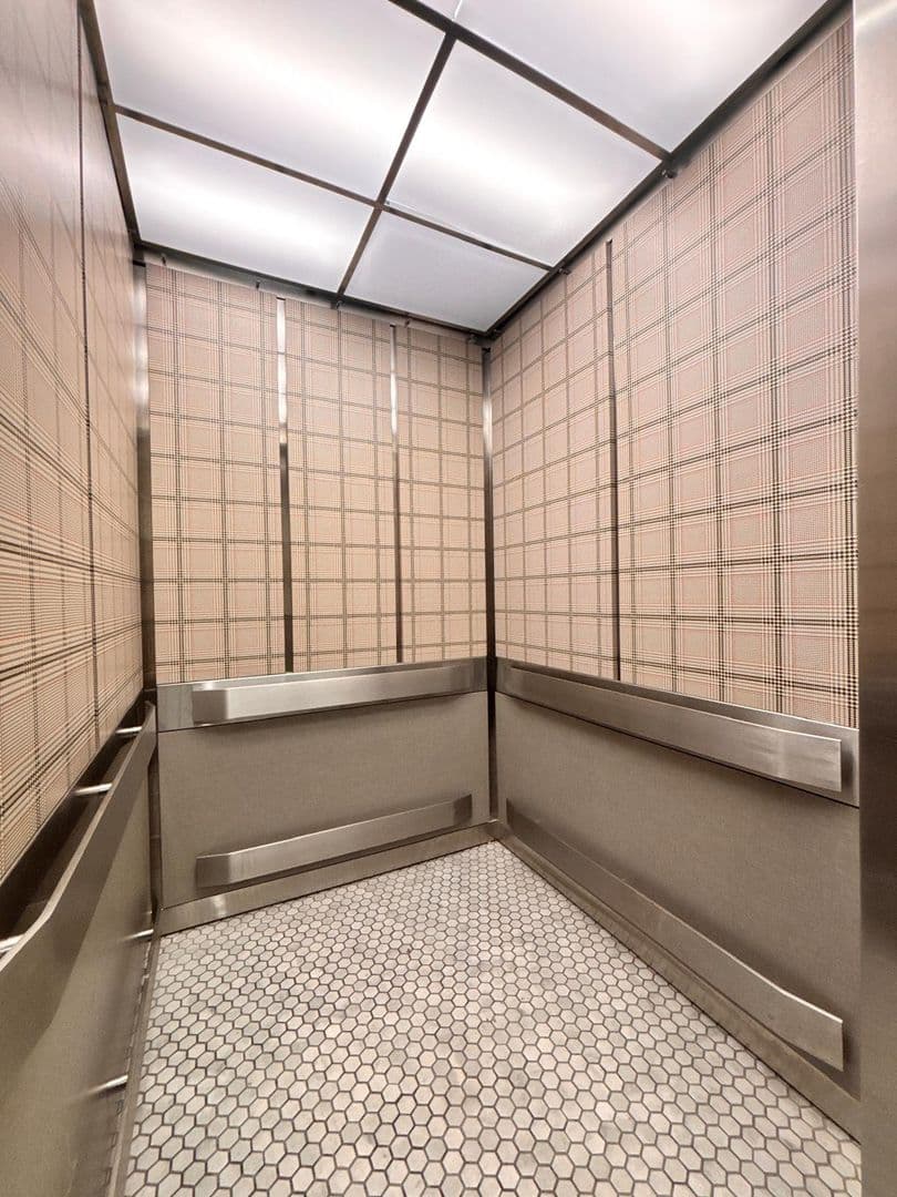 Chicago Apartment: 405 E Oakwood Blvd