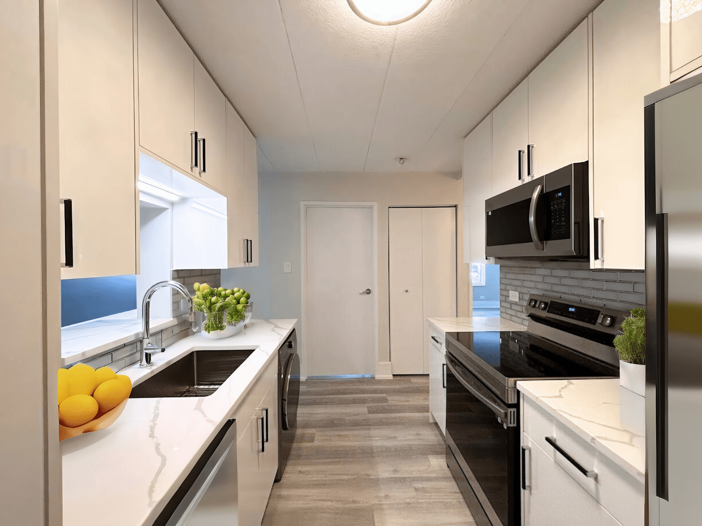 Chicago Apartment: 606 - 637 E Woodland Park Ave
