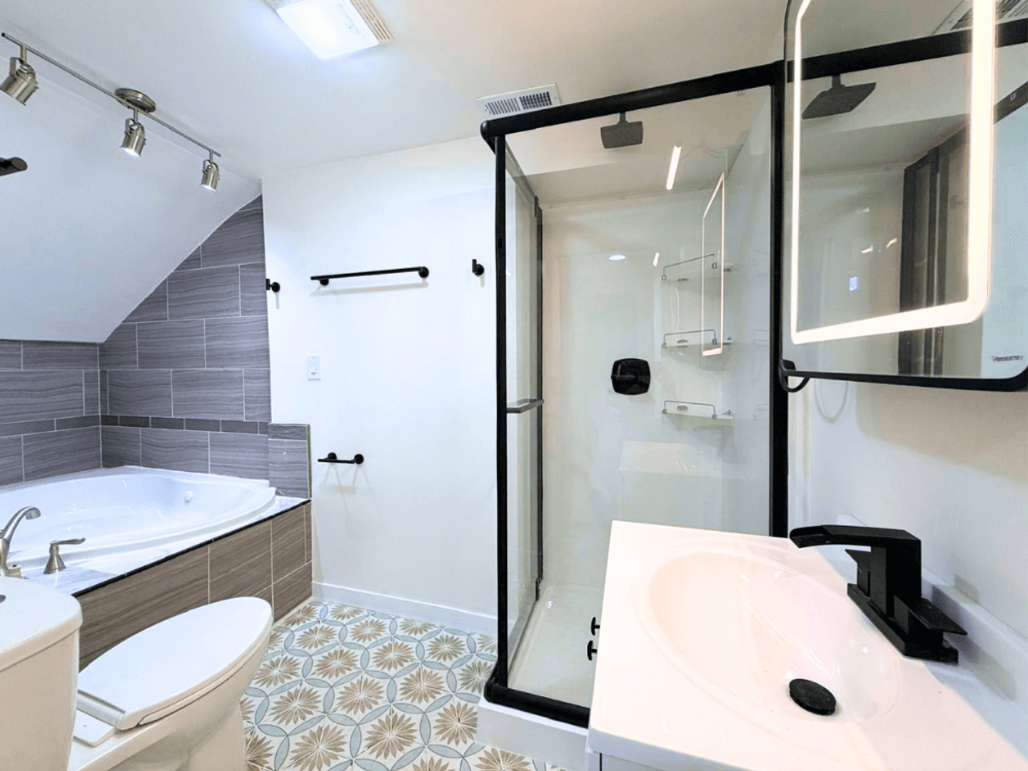 Chicago Apartment: Indiana Ave 4852-58 118-124