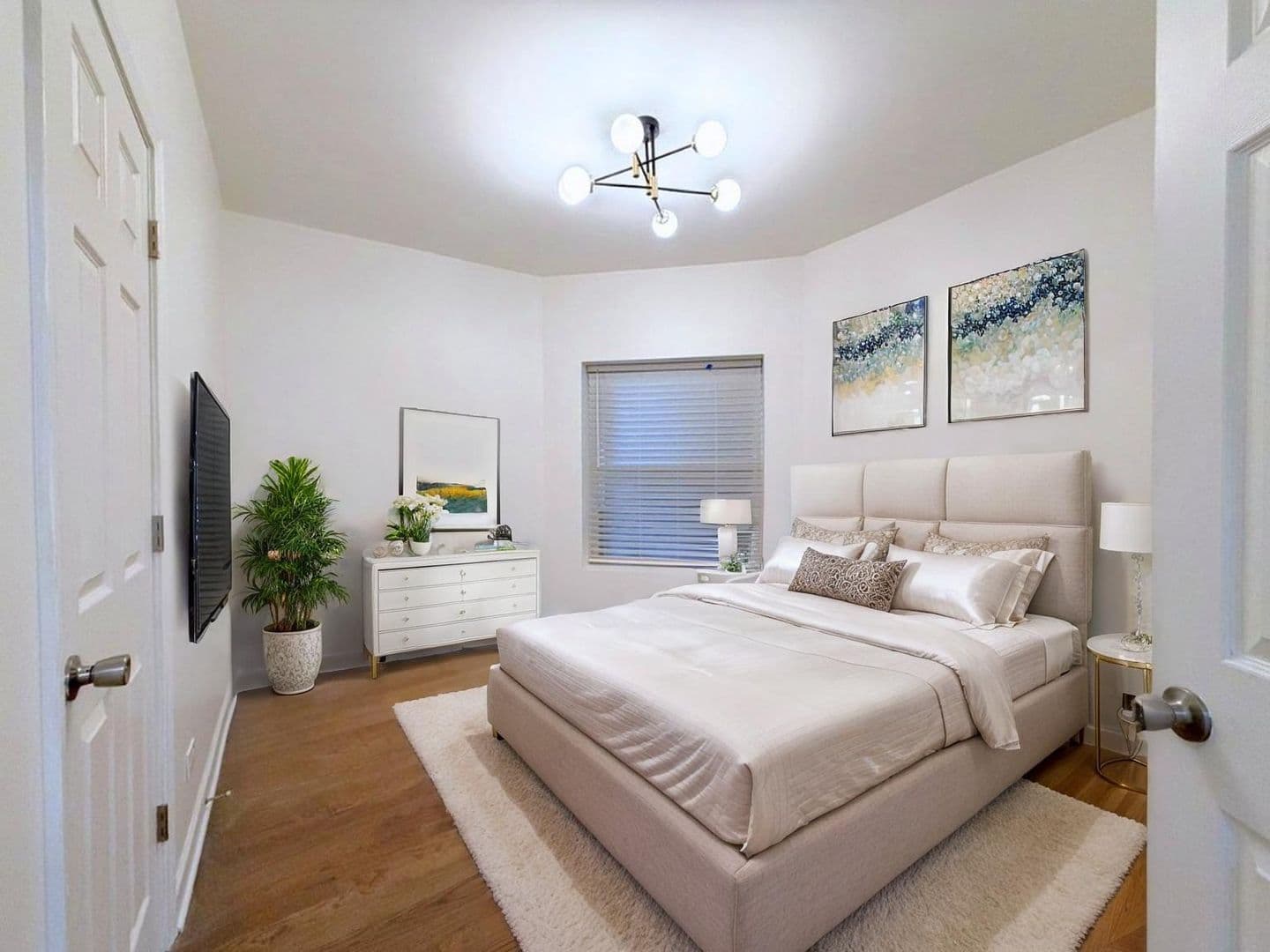 Chicago Apartment: Indiana Ave 4852-58 118-124