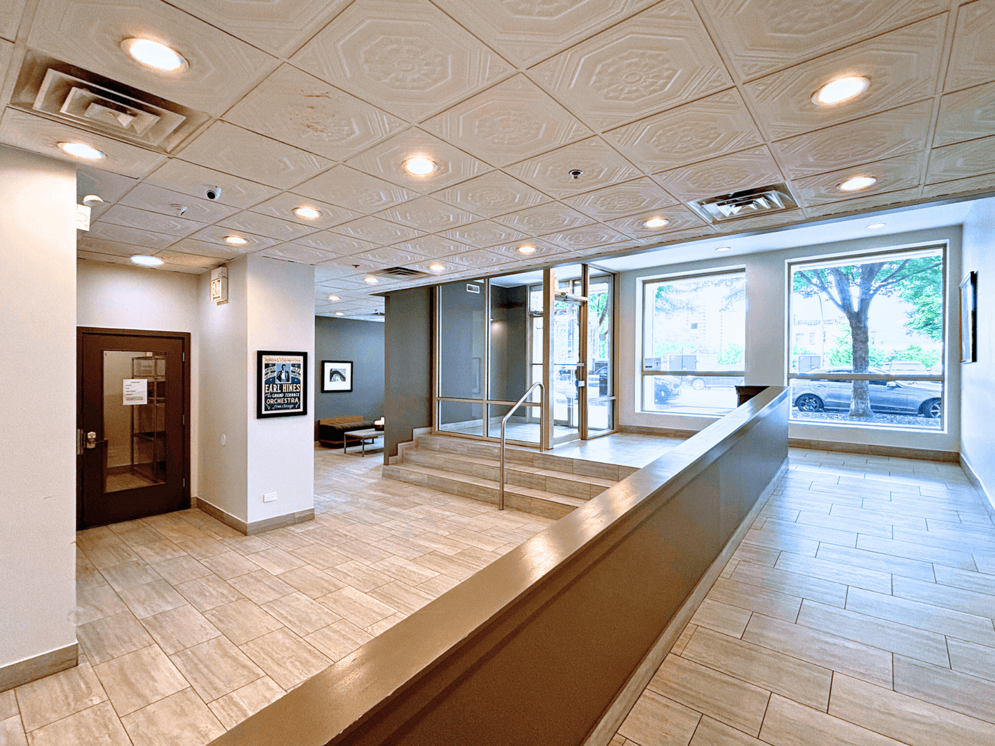 Chicago Apartment: 405 E Oakwood Blvd