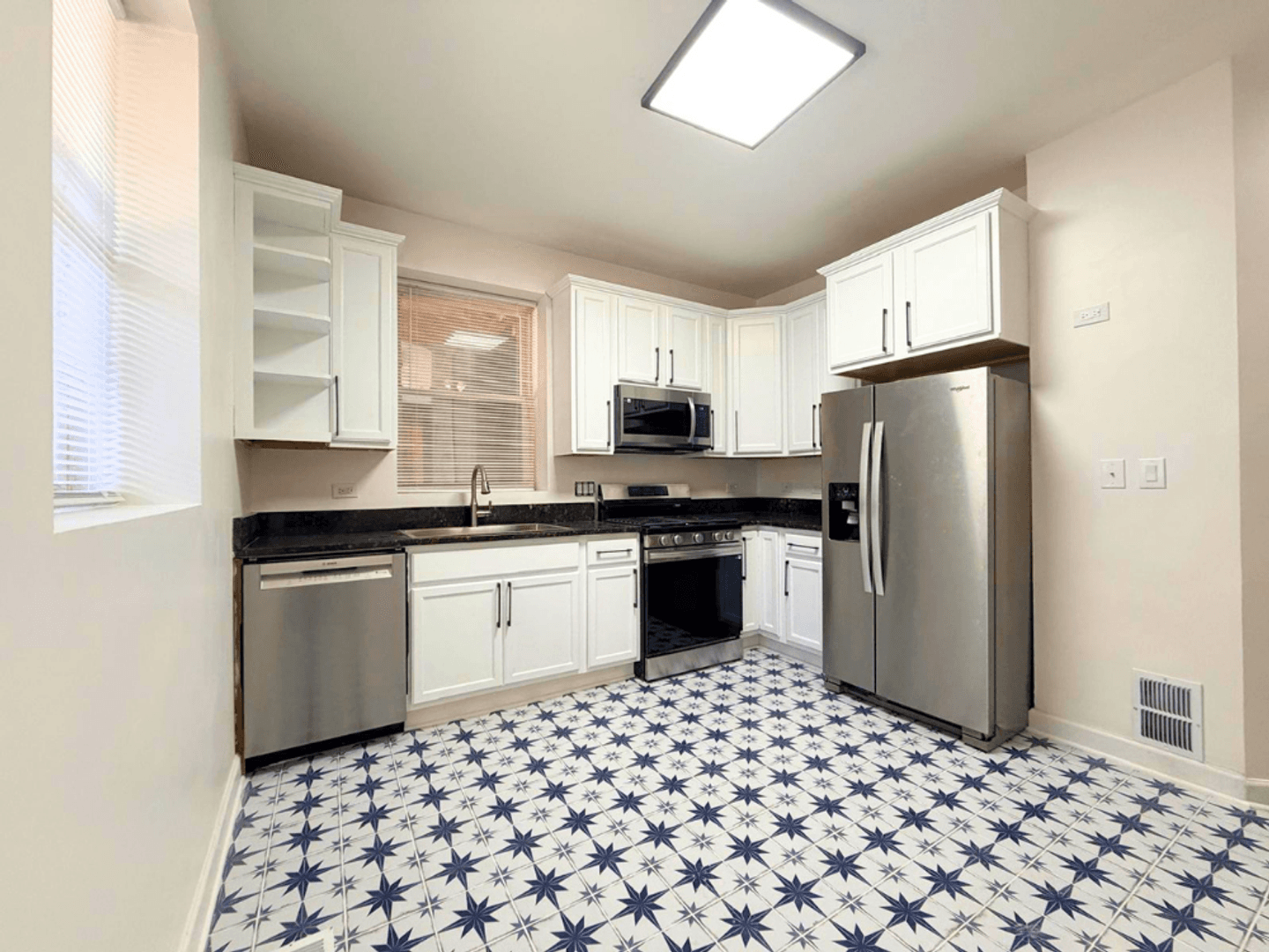 Chicago Apartment: Indiana Ave 4852-58 118-124