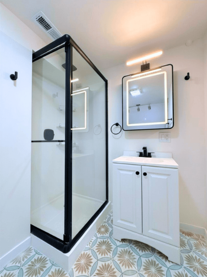 Chicago Apartment: Indiana Ave 4852-58 118-124