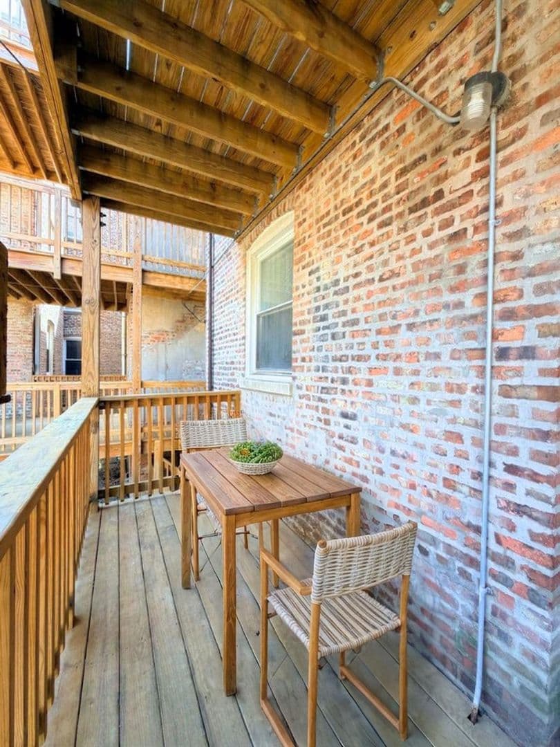 Chicago Apartment: Indiana Ave 4852-58 118-124