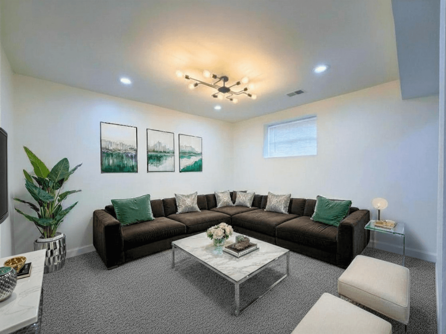 Chicago Apartment: Indiana Ave 4852-58 118-124